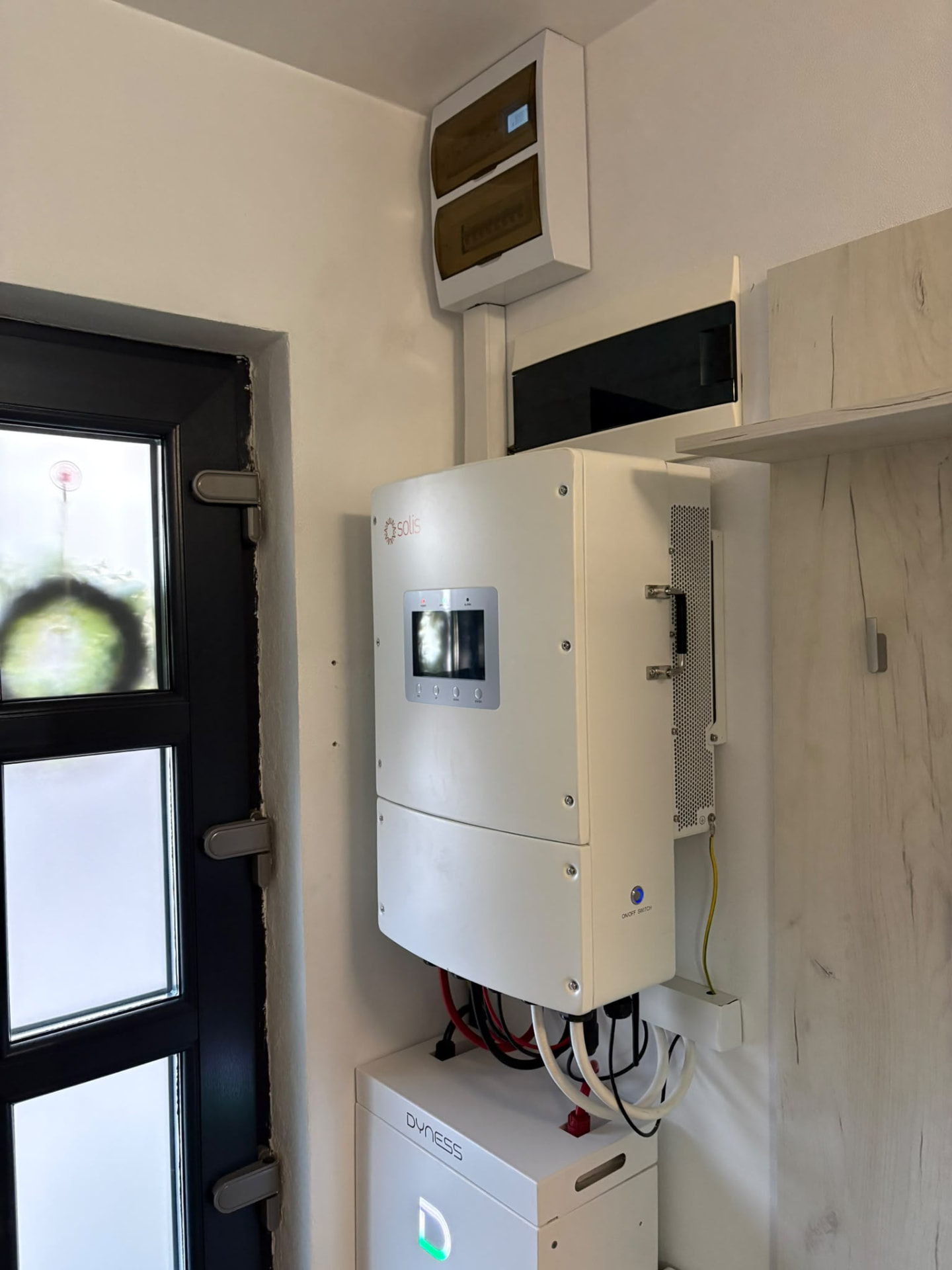 Invertor Solis cu baterie de stocare